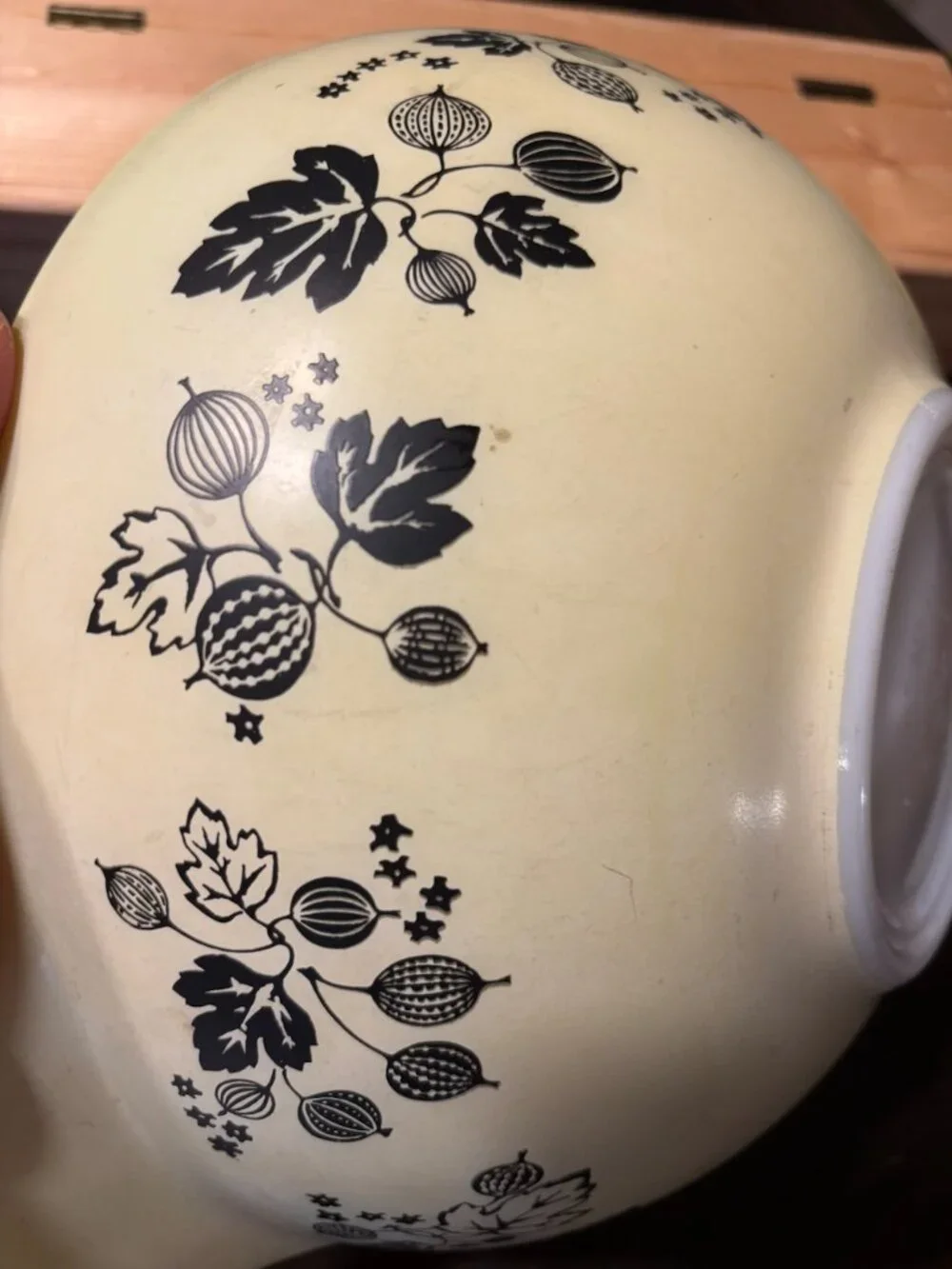 Vintage Pyrex #444 Gooseberry 4-Quart Cinderella Mixing Bowl (Black on Yellow)